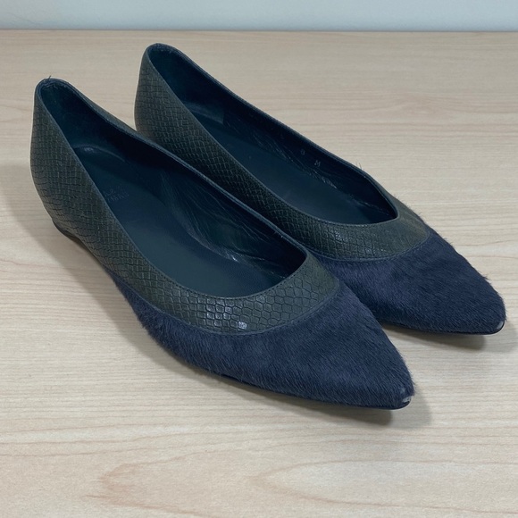 Stuart Weitzman Grey Snake Embossed Leather Flats with Pointy Toe - Picture 1 of 12